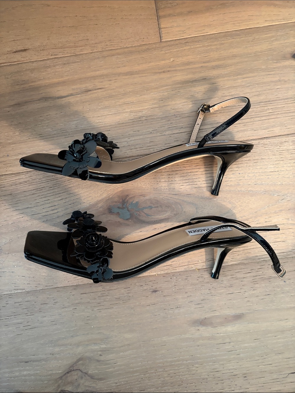 Steve Madden Black Patent Floral Slingback Sandals with Square Toe - Picture 4 of 4